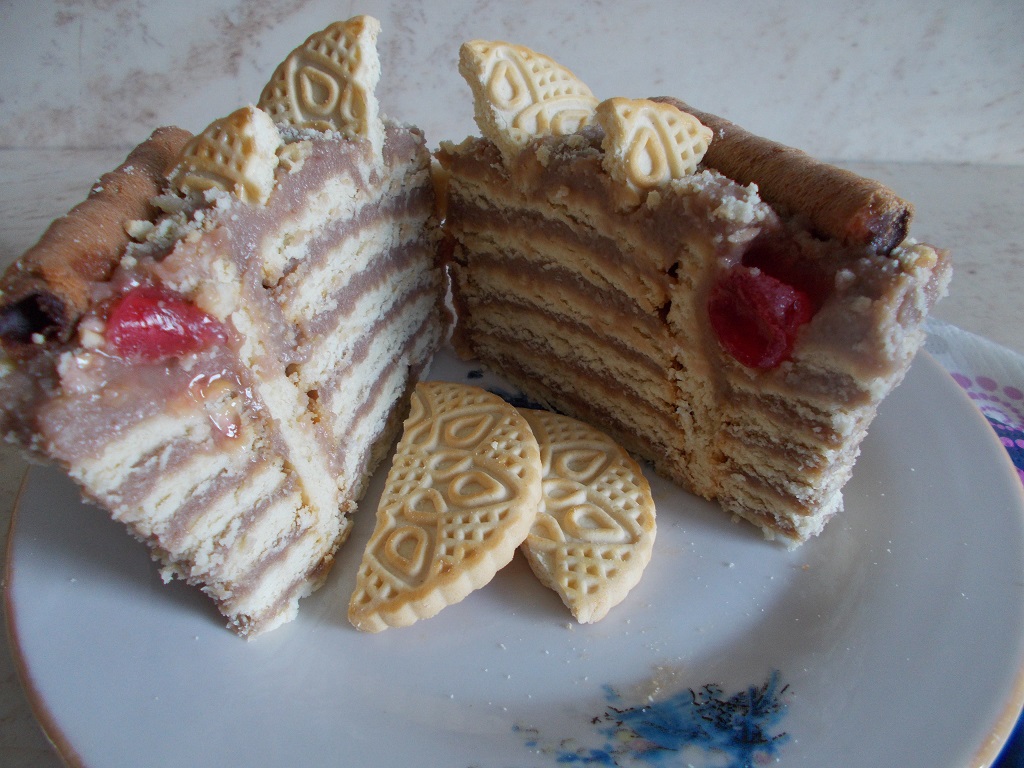 Desert tort de biscuiti, cu crema de ciocolata