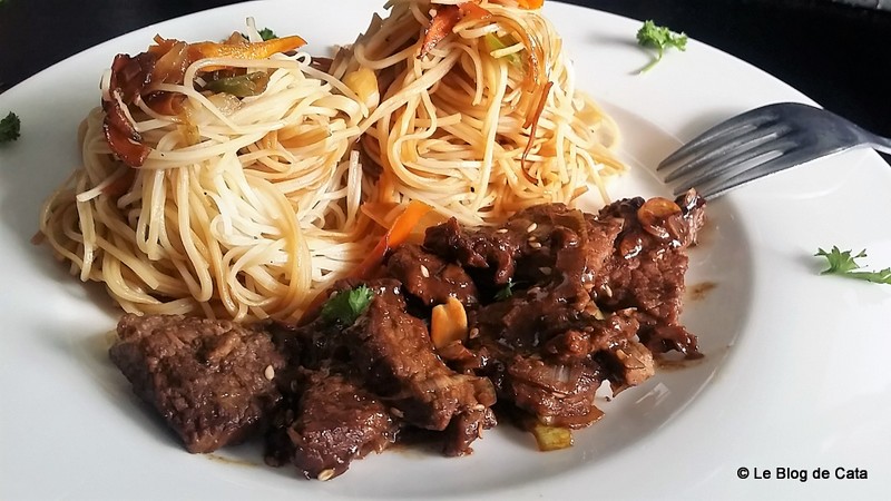 Carne de vita sotata in stil mongolez