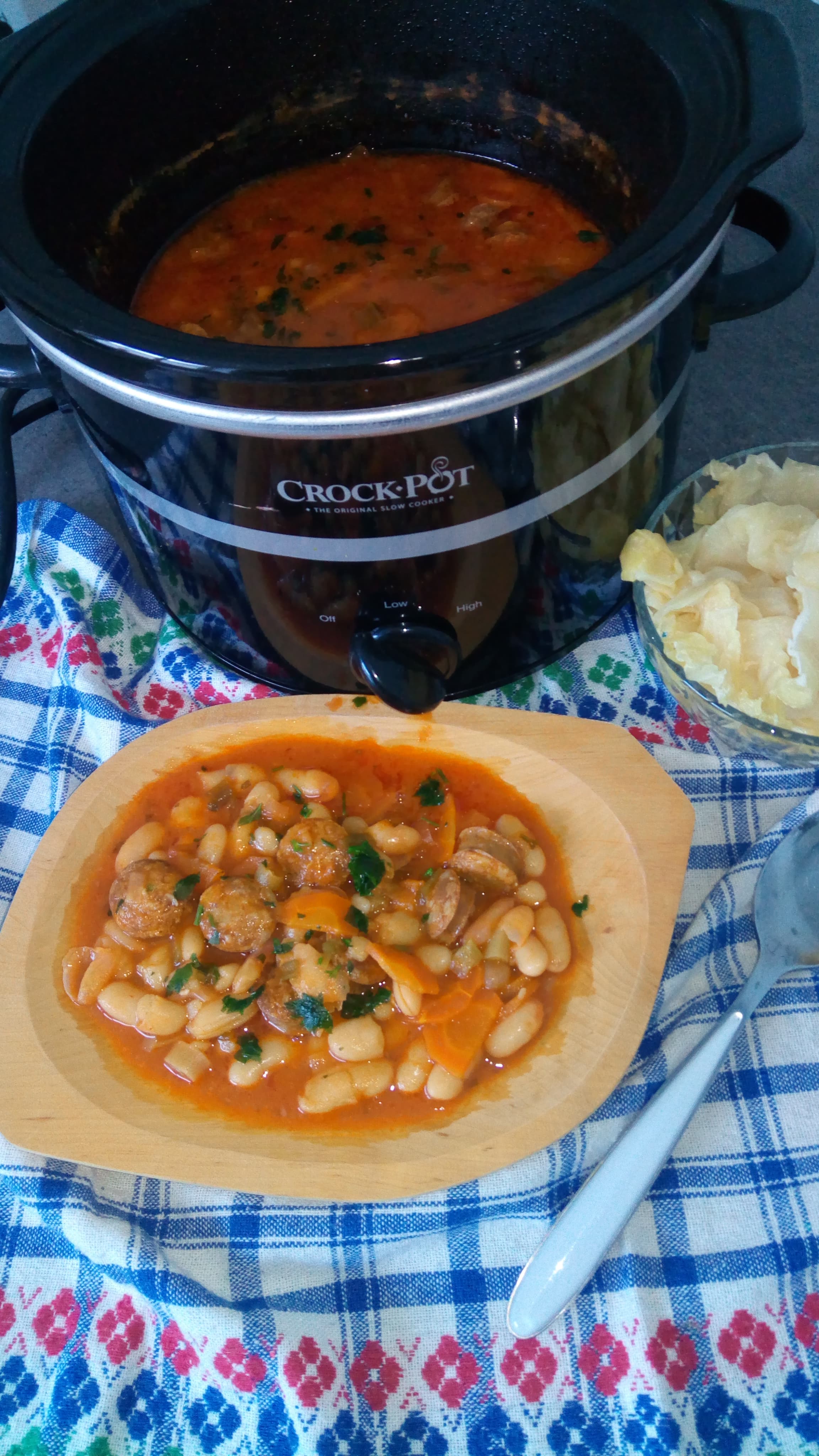 Fasole cu carnati afumati la slow cooker Crock-Pot