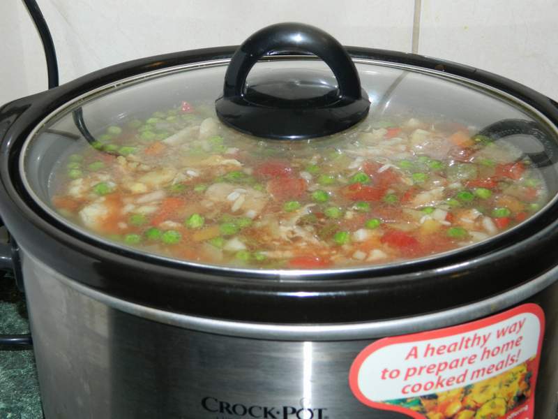 Orez cu pui, mazare si rosii la slow cooker Crock-Pot