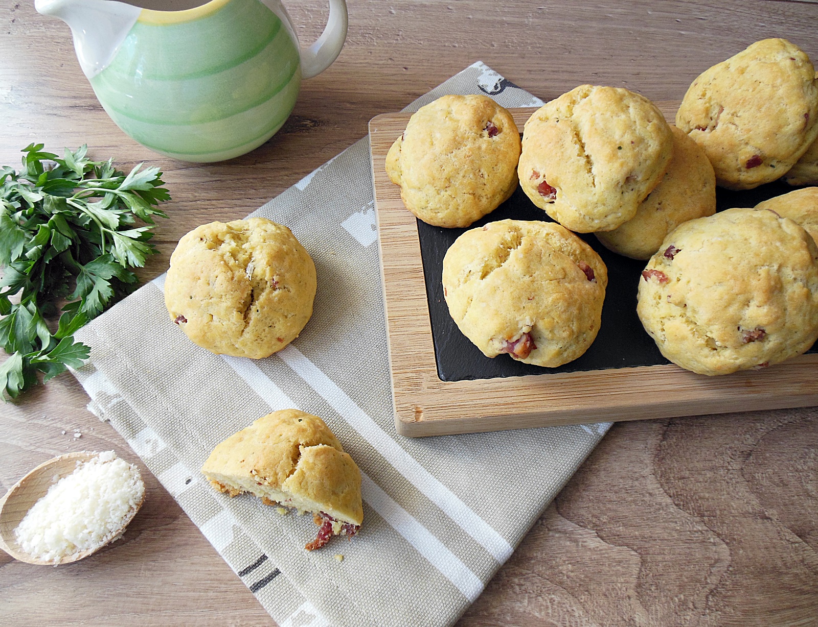 Aperitiv scones cu bacon si cascaval