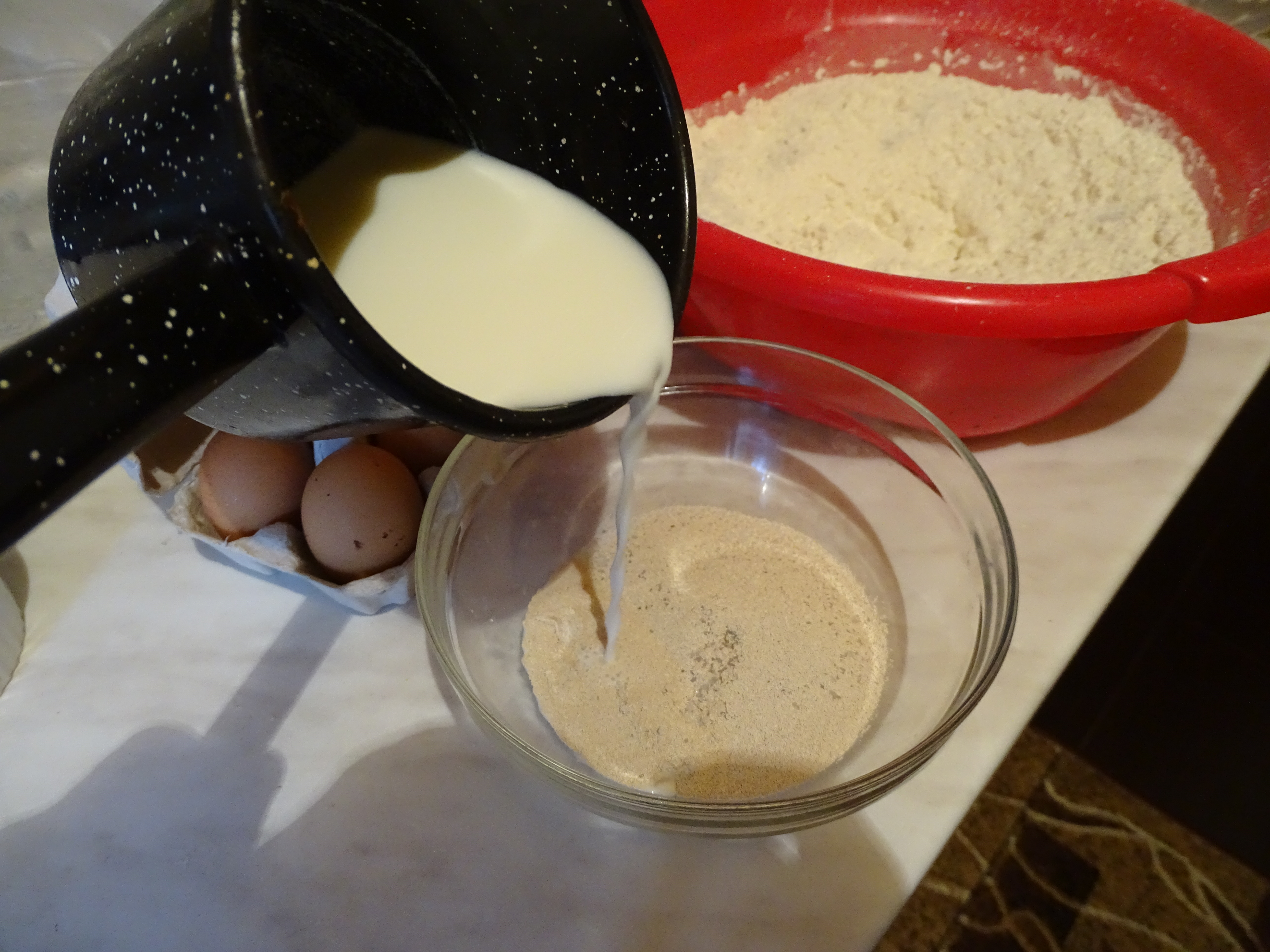 Desert brioche cu crema de vanilie nuca si ciocolata