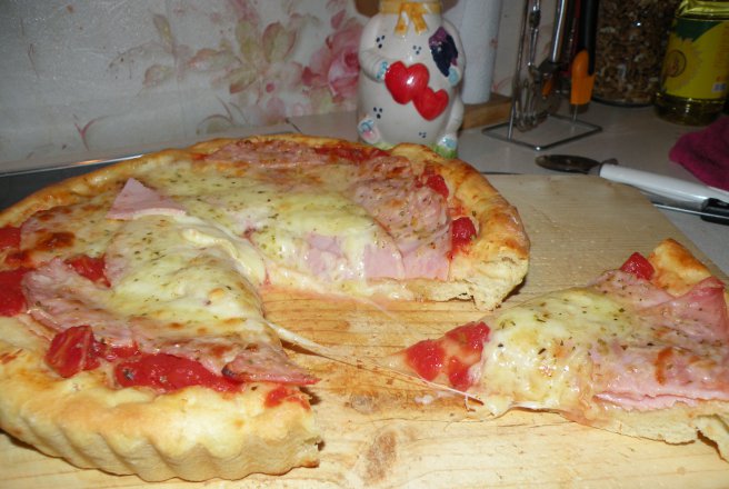 Aperitiv tarta pufoasa cu sunca, parmezan, cascaval si mozzarela Delaco