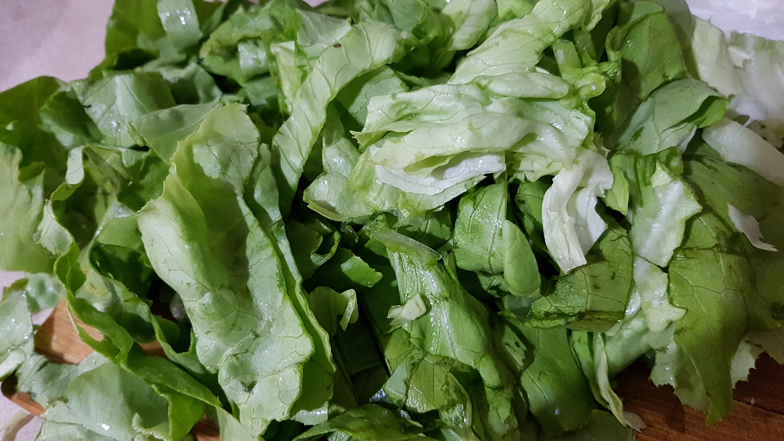 Ciorba de salata verde cu carnati  si parmezan