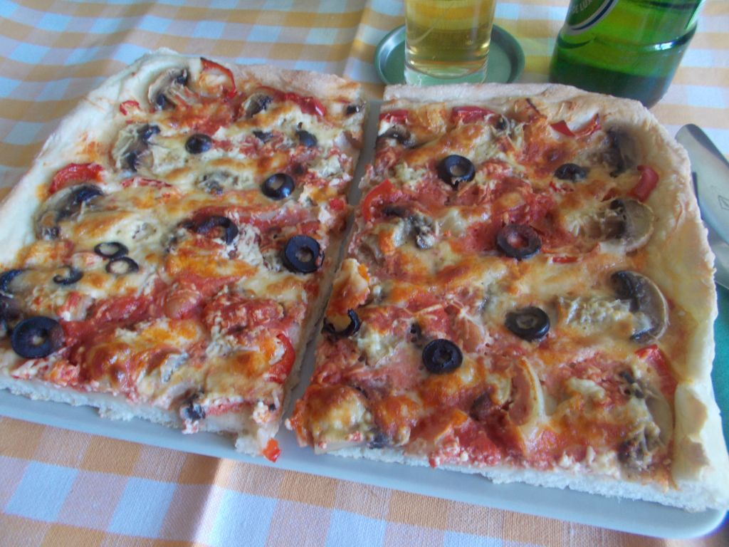 Pizza cu ciuperci si masline