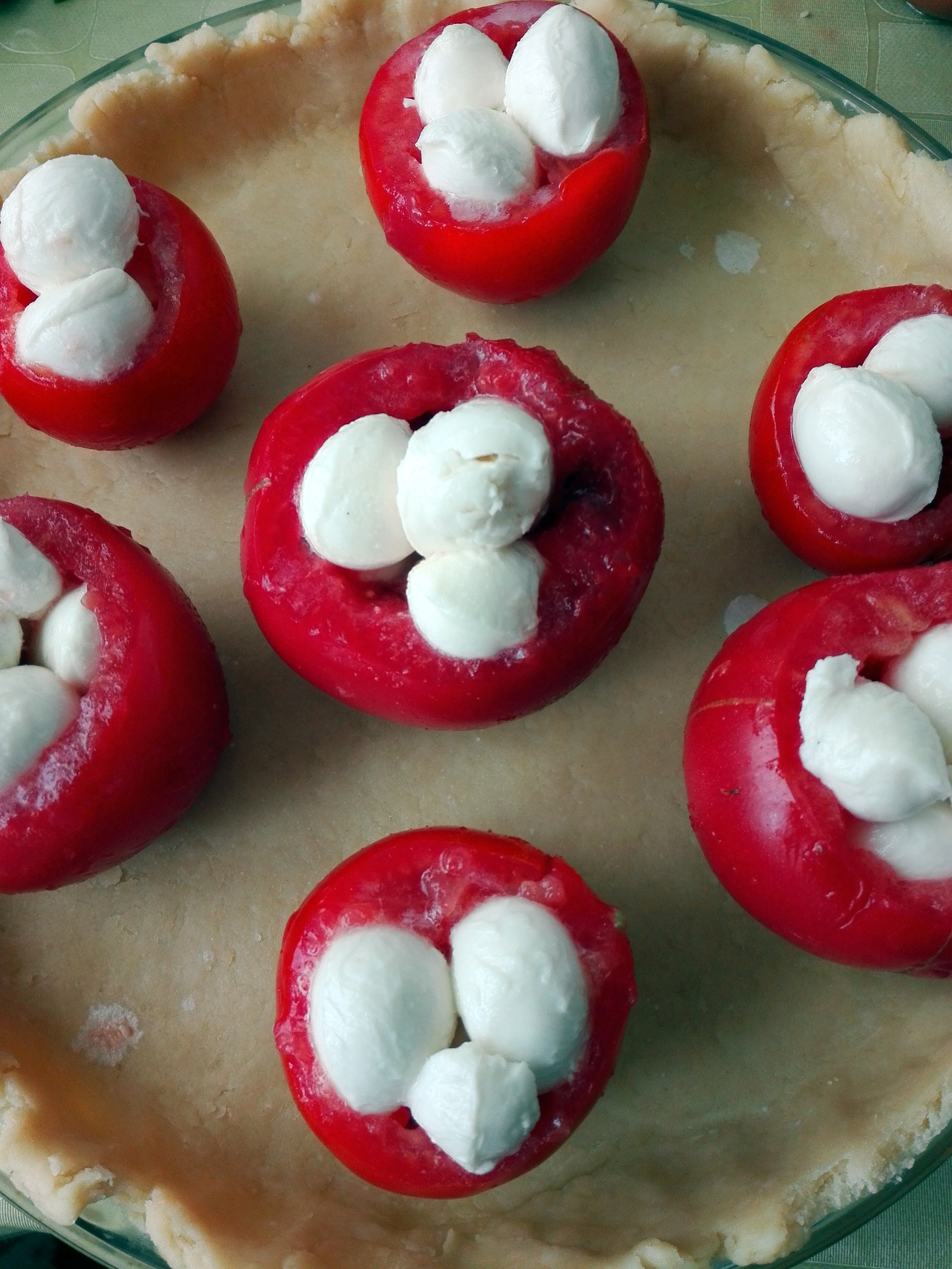 Aperitiv tarta cu rosii si mozzarella