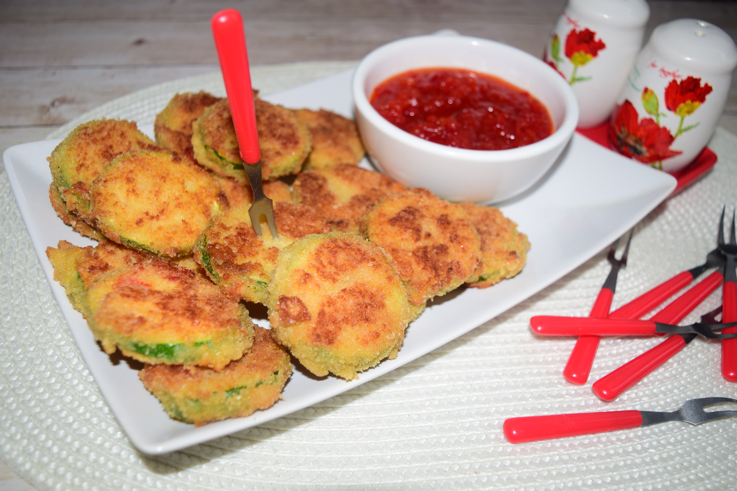 Zucchini in crusta de pesmet cu parmezan