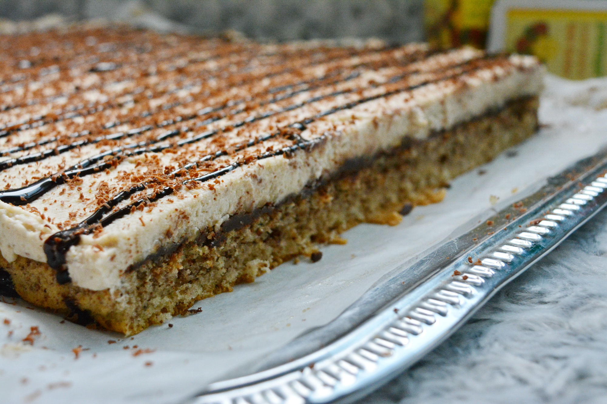 Desert prajitura cu crema mascarpone, piure de castane si nuci