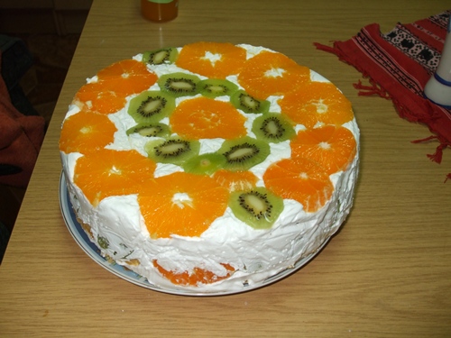 Tort de frisca cu fructe