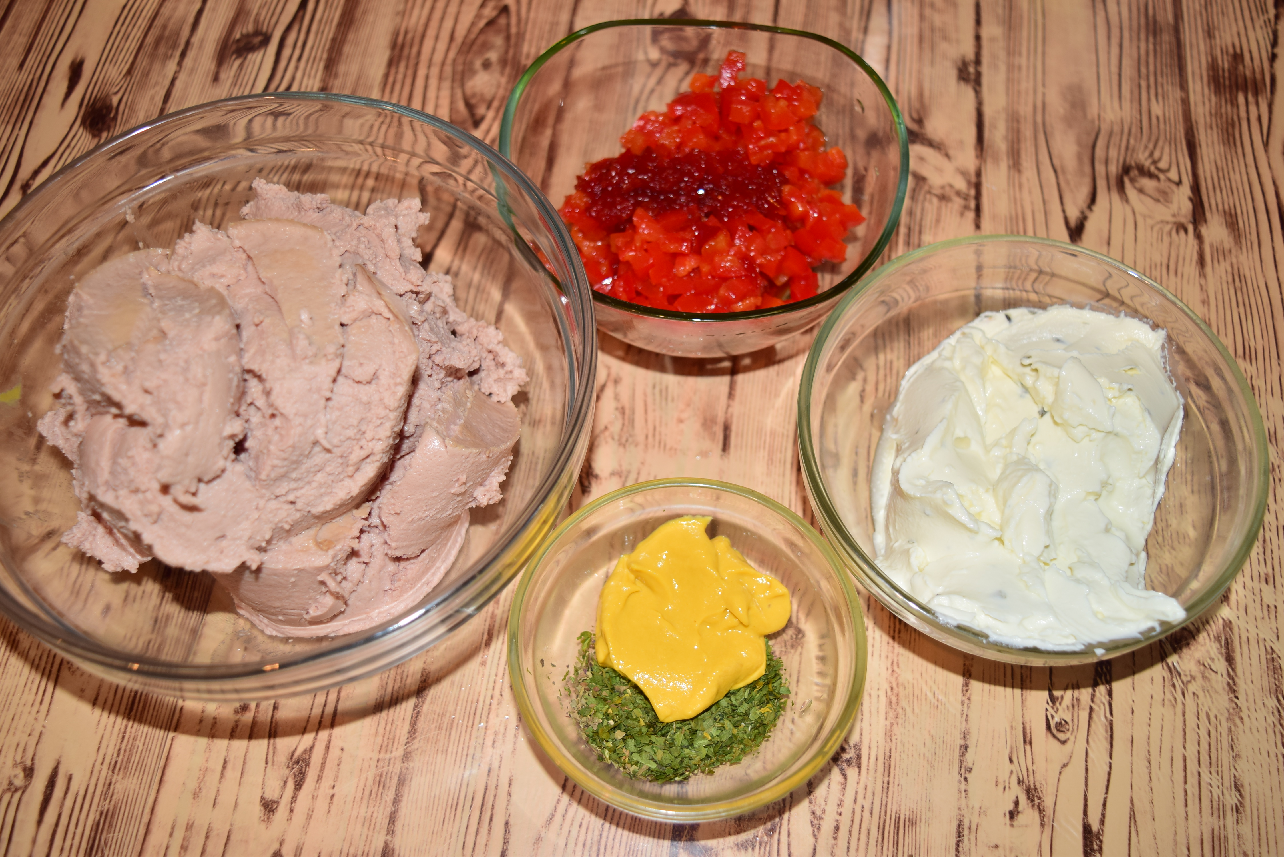 Pasta din pate de gasca cu mix de ardei