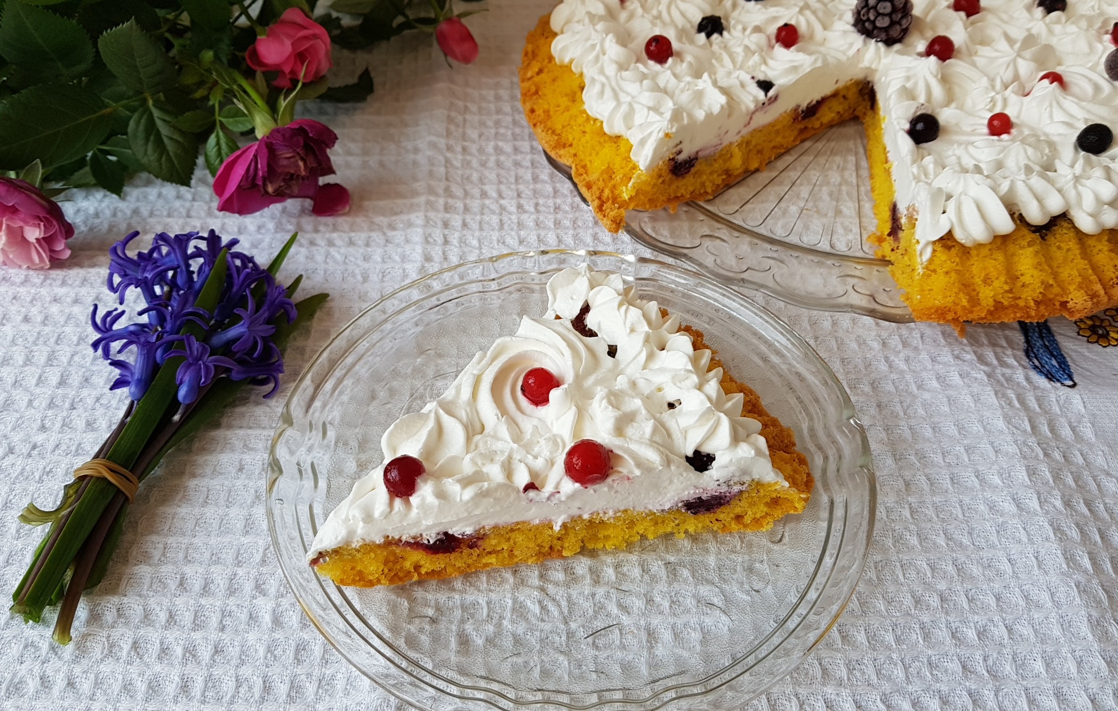 Desert tarta cu fructe de padure