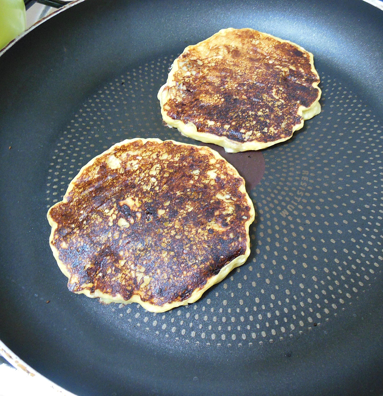 Desert pancakes cu branza de vaci, fructe uscate si miere