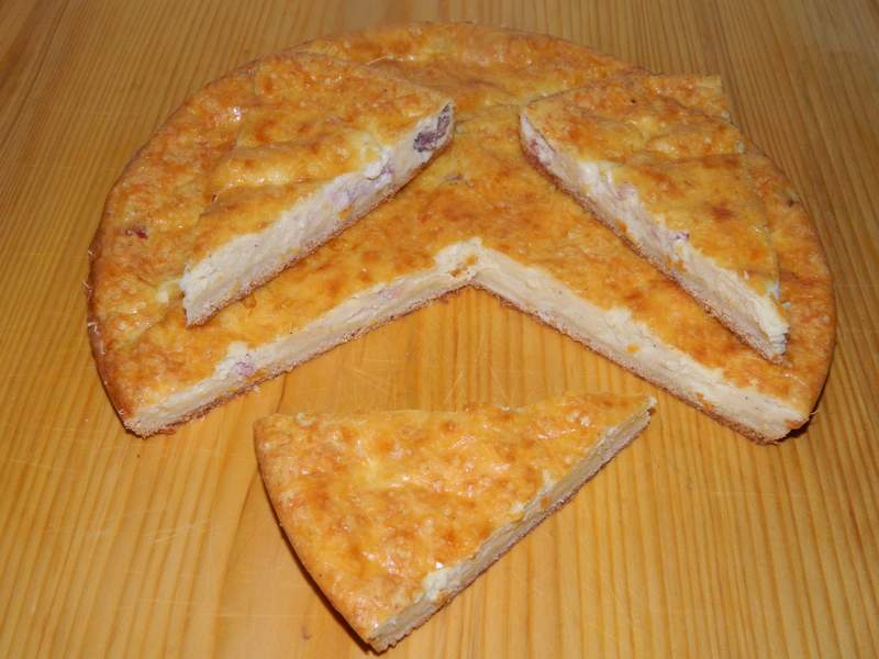 Aperitiv tarta cu branza sarata si bacon