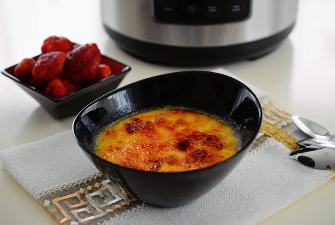 Creme brulee cu scortisoara si nucsoara la  Multicookerul Crock Pot express cu gatire sub presiune