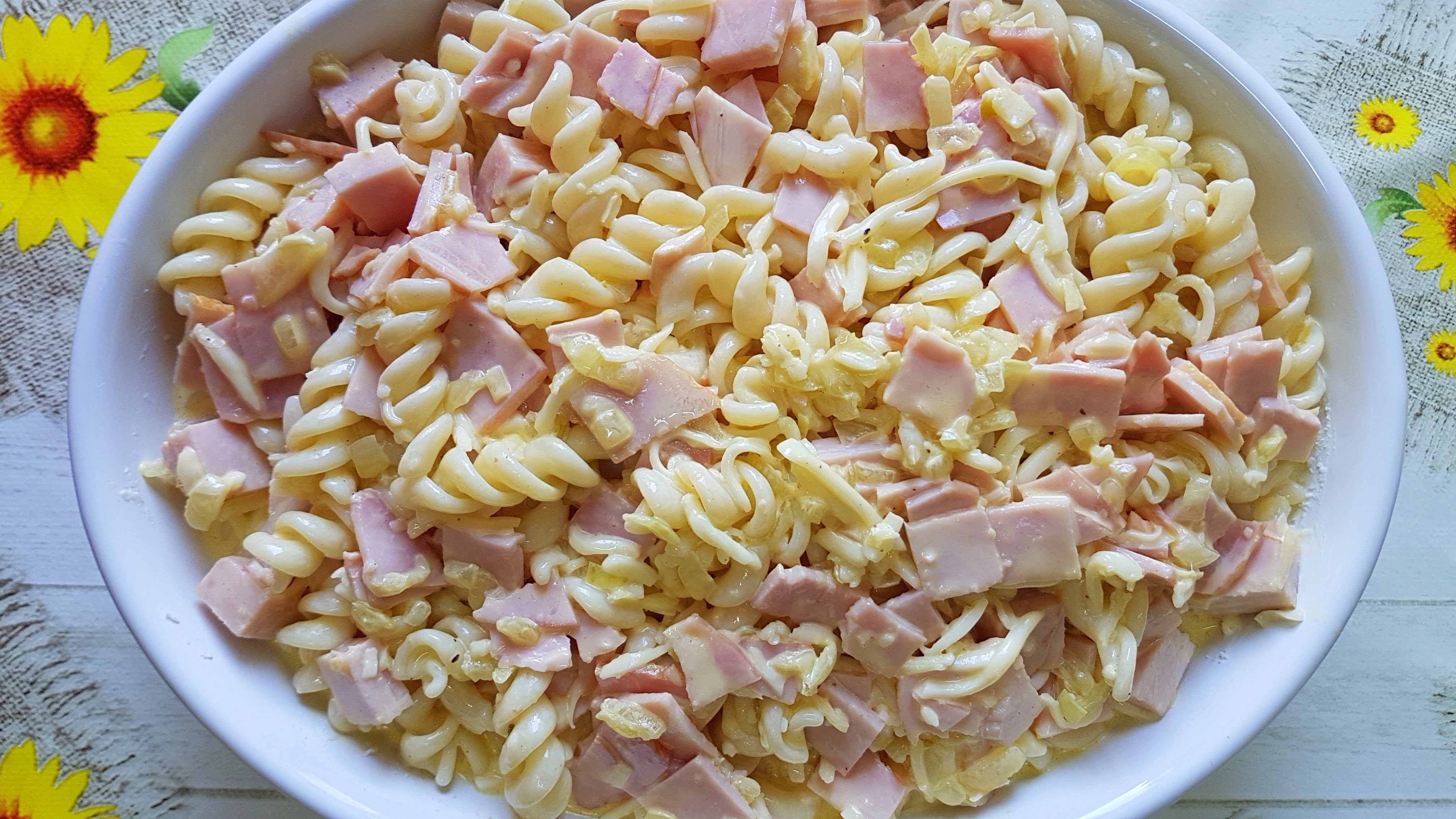 Fusilli cu muschi file si mozzarella, la cuptor