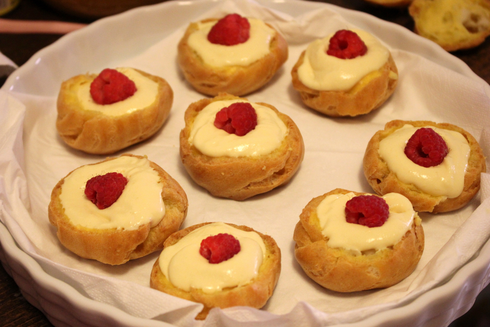 Desert choux a la creme cu zmeura