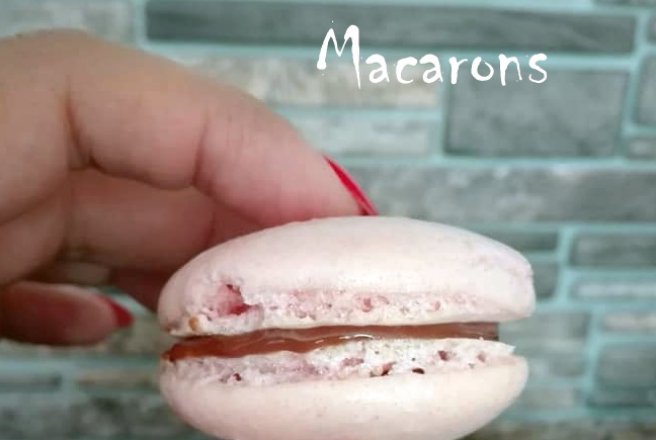 Desert macarons in cuptor pe gaz