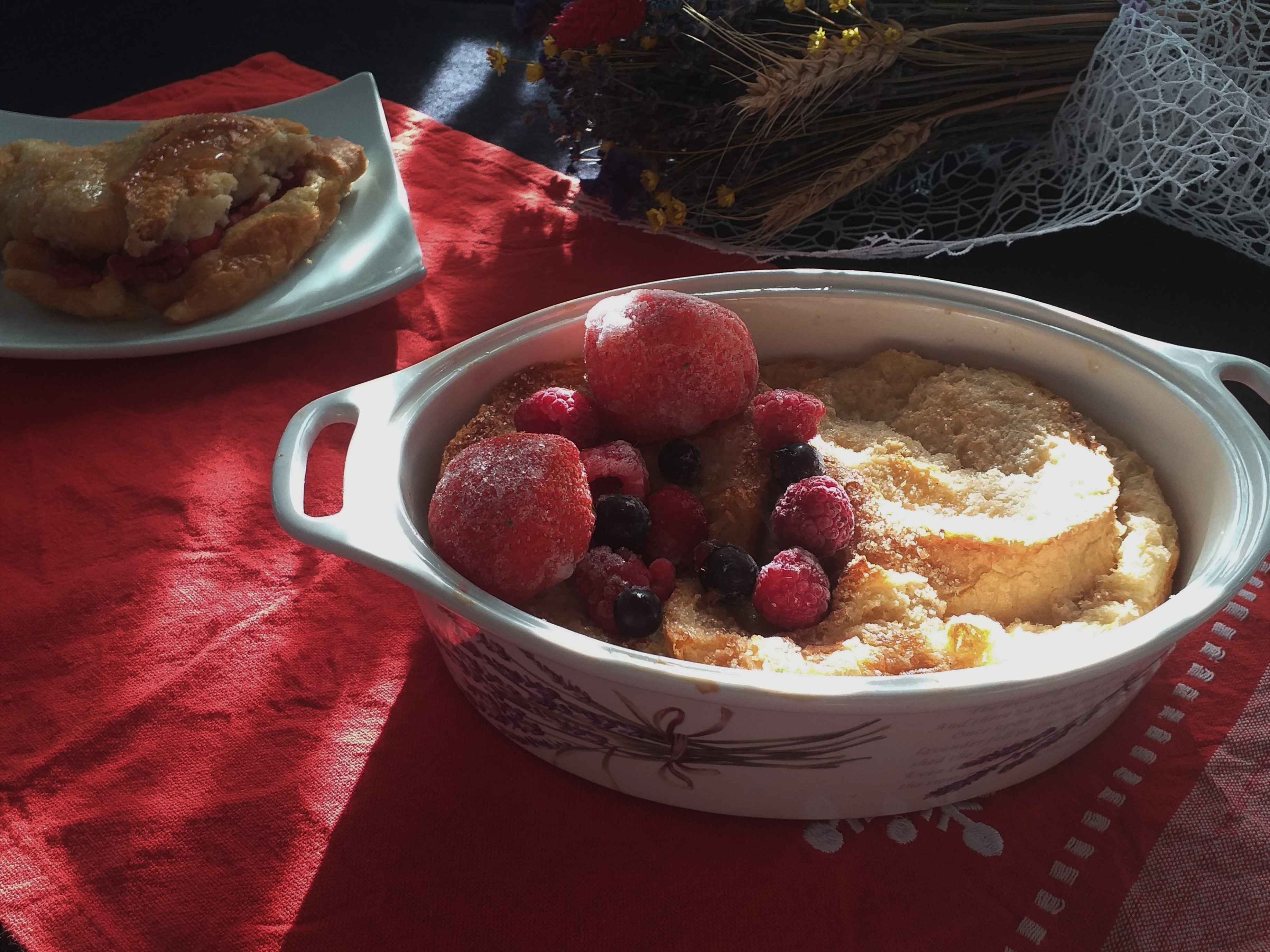 Desert budinca de paine cu fructe