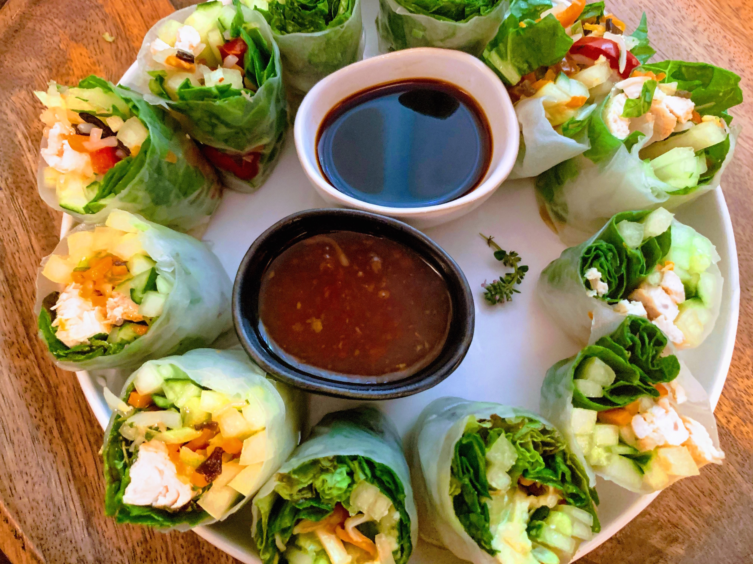 Aperitiv spring rolls cu pui