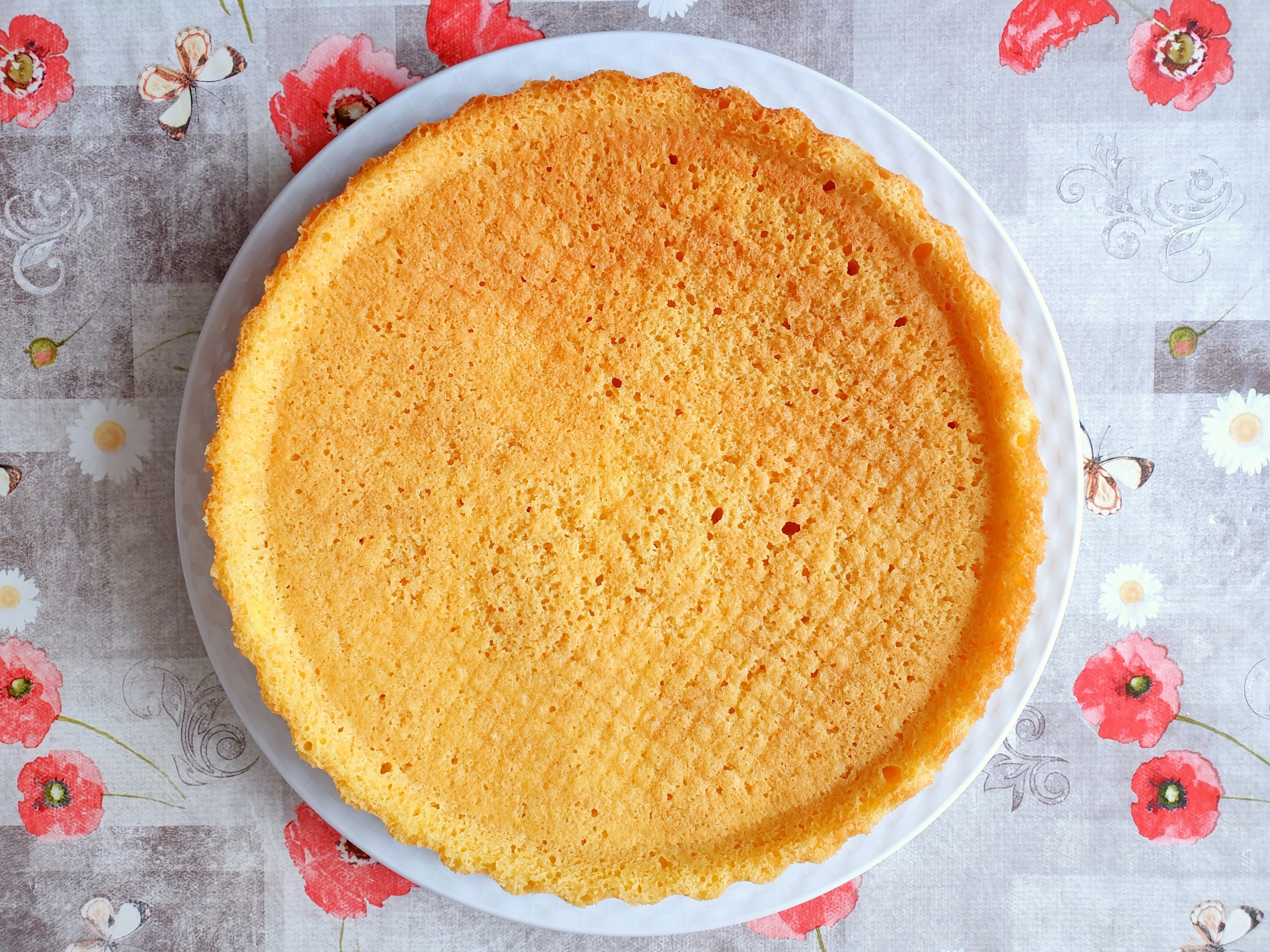 Desert tarta cu cirese si crema cu ciocolata alba