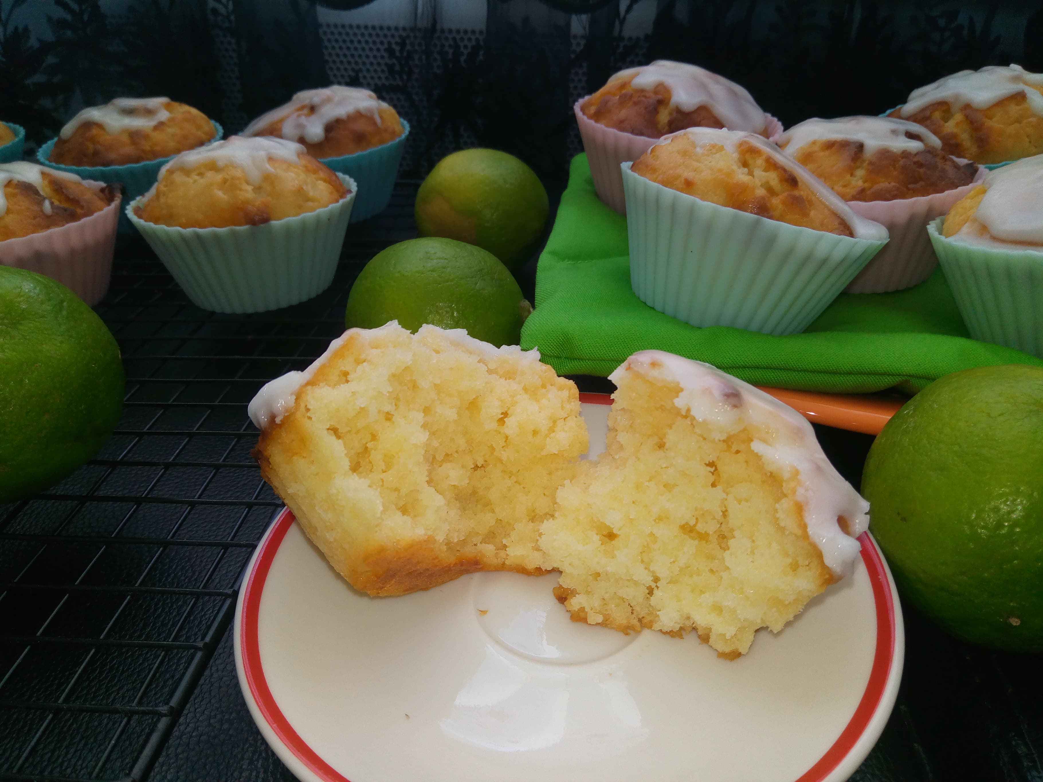 Desert muffins cu lime si ciocolata alba