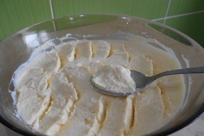 Crema de mascarpone cu frisca, pentru torturi si prajituri