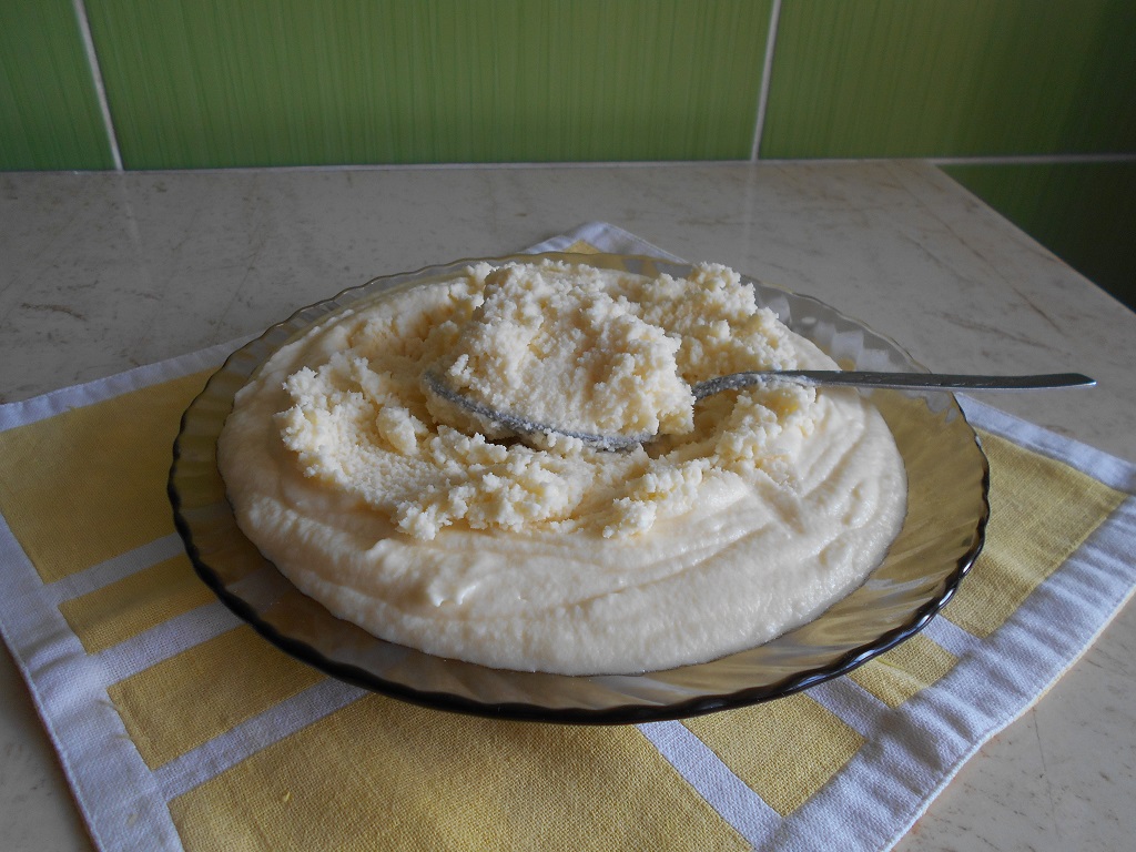 Crema de ciocolata alba, cu mascarpone si unt