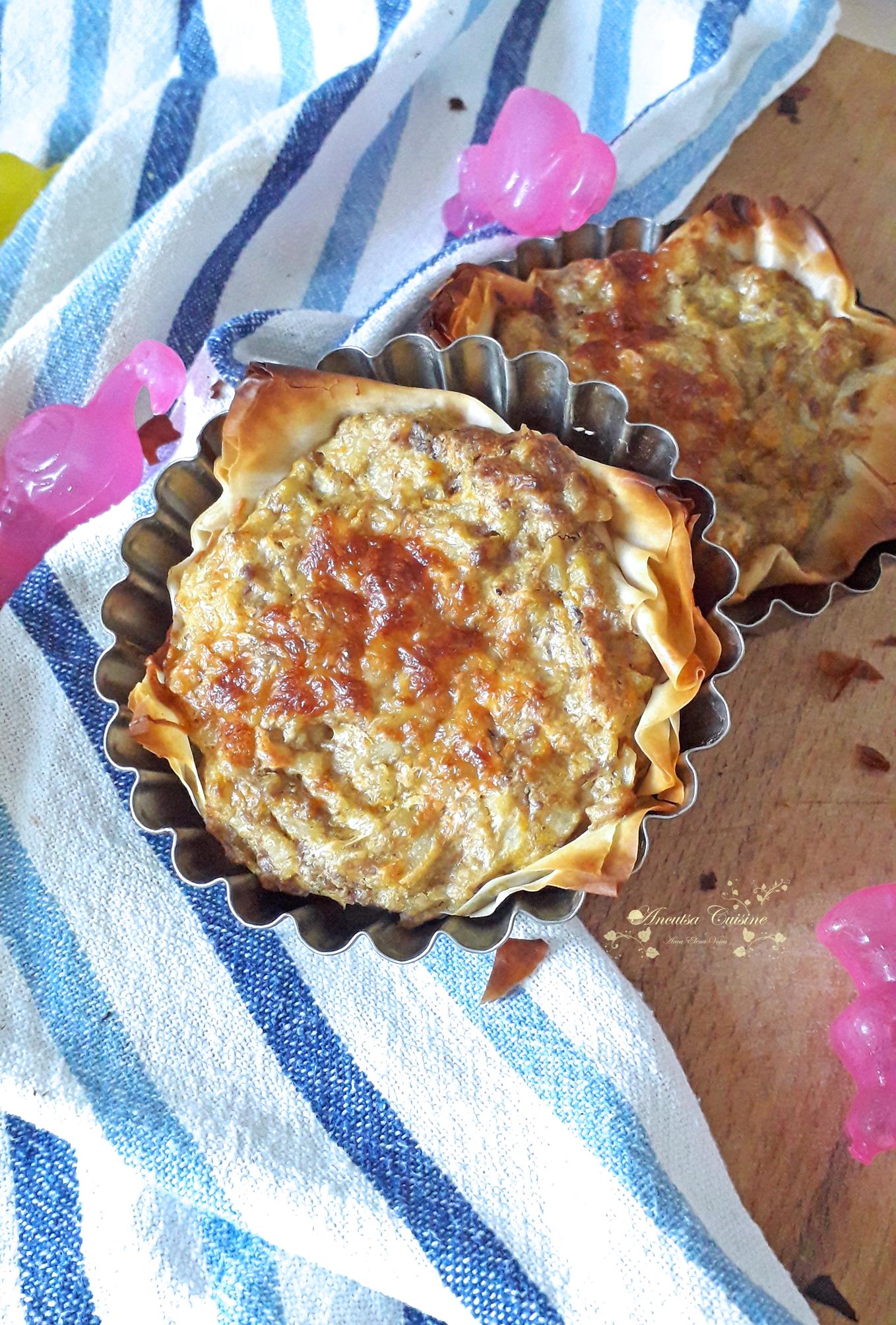 Aperitiv mini tarte cu drob de pui, in foietaj