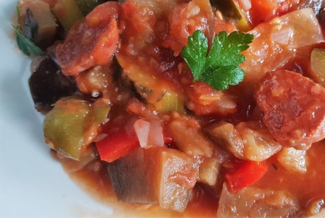 Ghiveci de legume (ratatouille) cu carnat chorizo