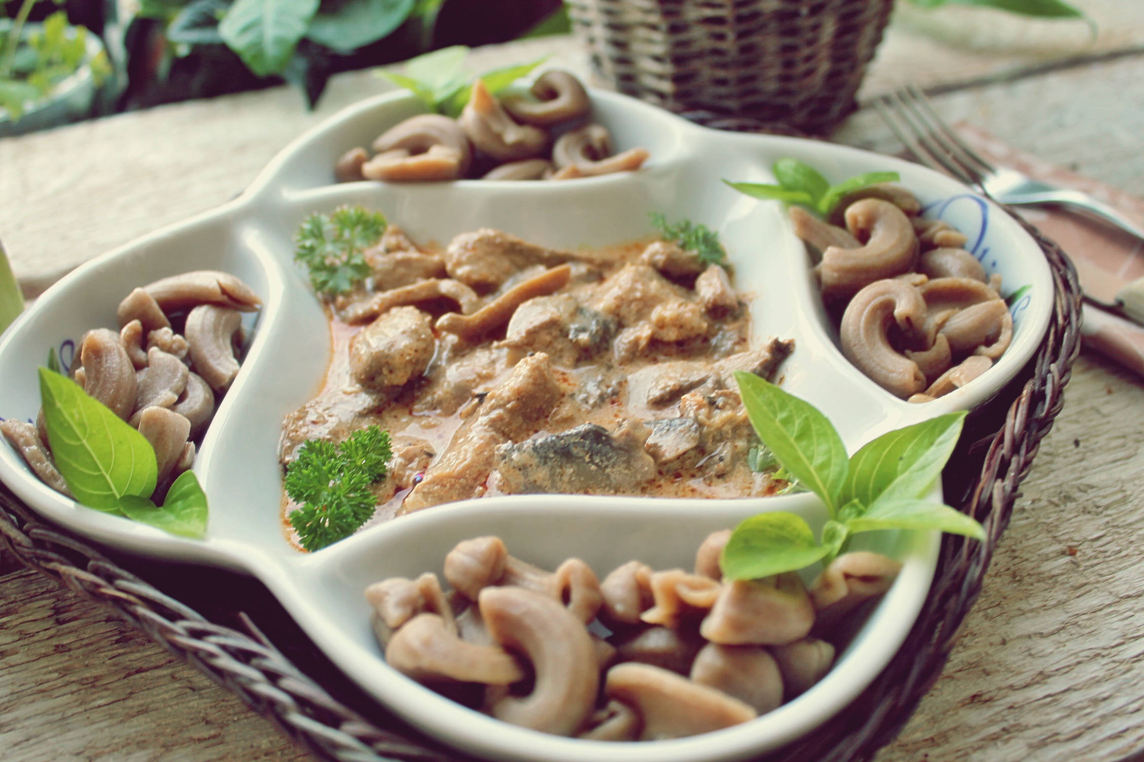 Stroganoff din carne de porc si ciuperci la slow cooker Crock Pot