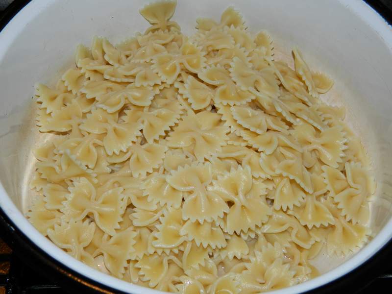 Farfalle cu biscuiti