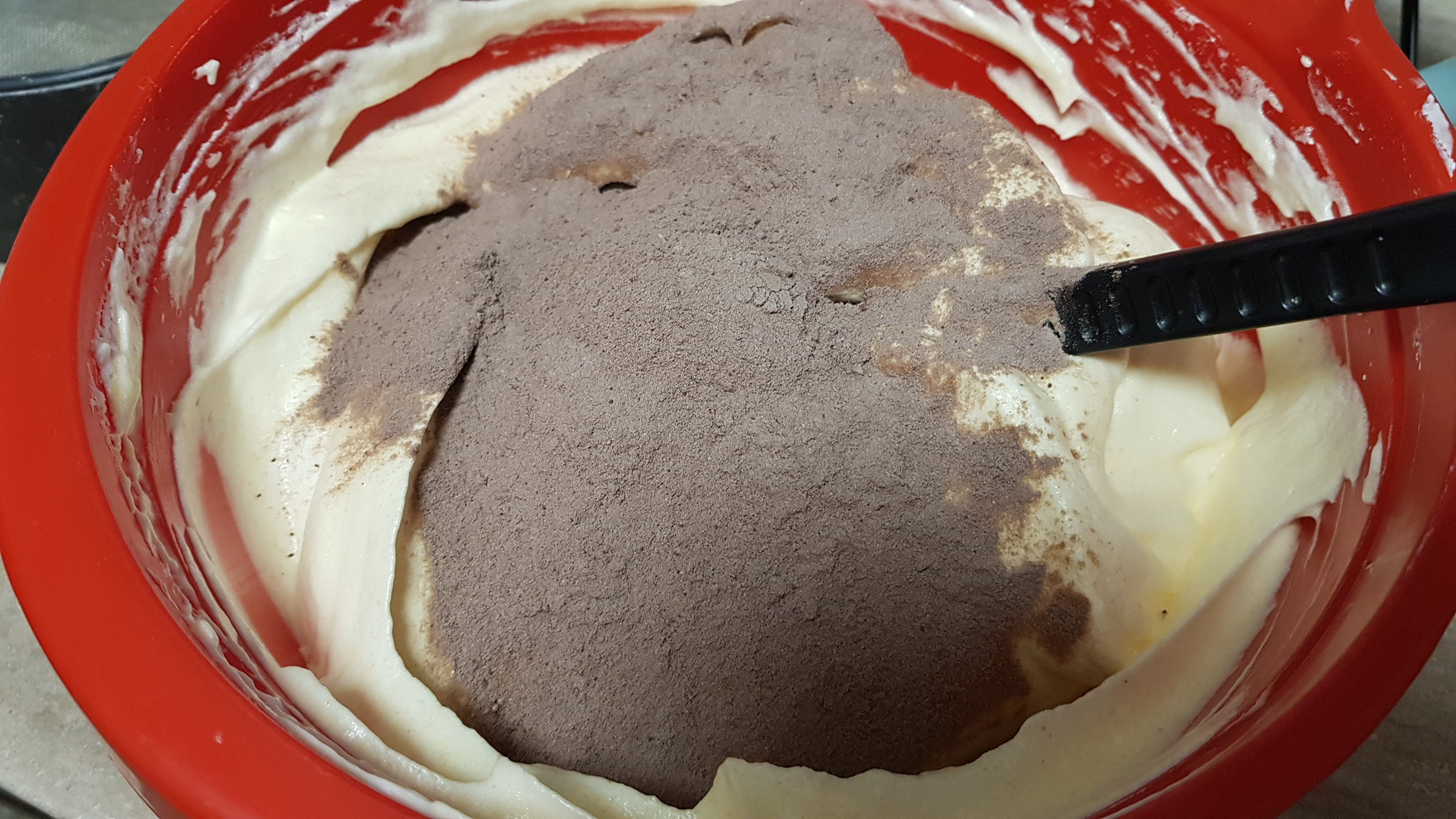 Tort cu crema de mascarpone si ciocolata - Desert delicios si aromat