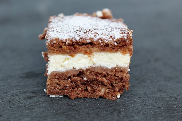 Desert prajitura Rudi cu branza si cacao