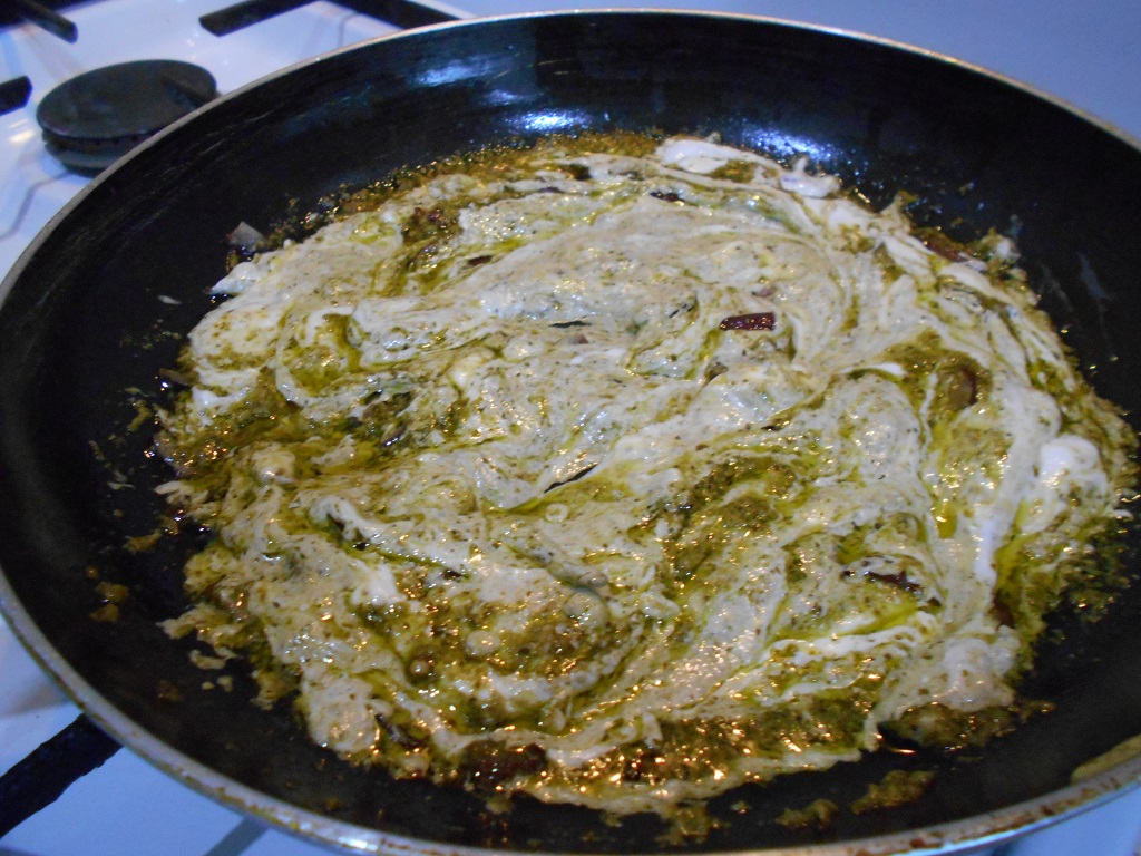 Farfalle cu sunca, in sos pesto