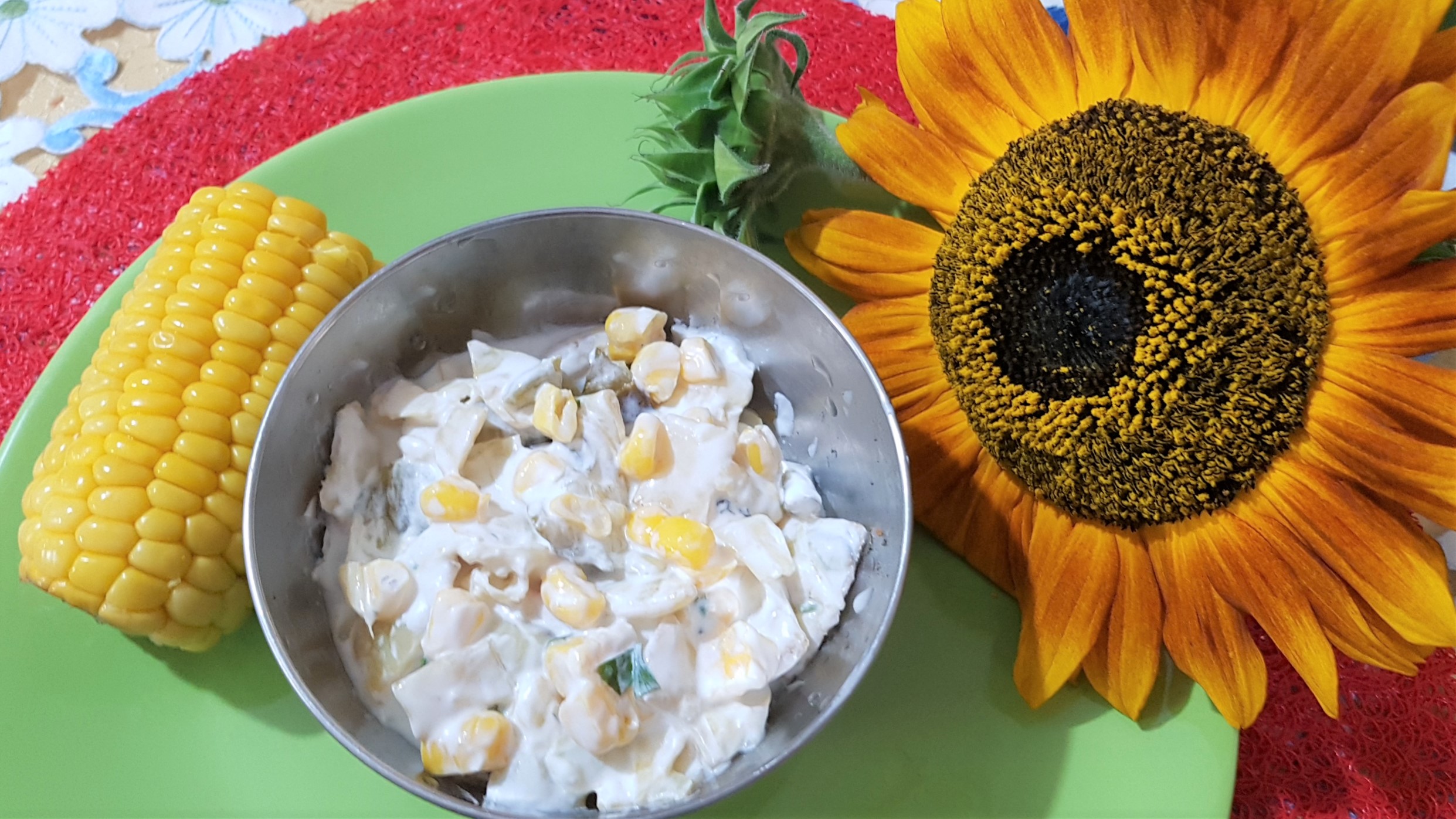 Salata poloneza, cu fasole galbena, boabe de porumb si carnat polonez