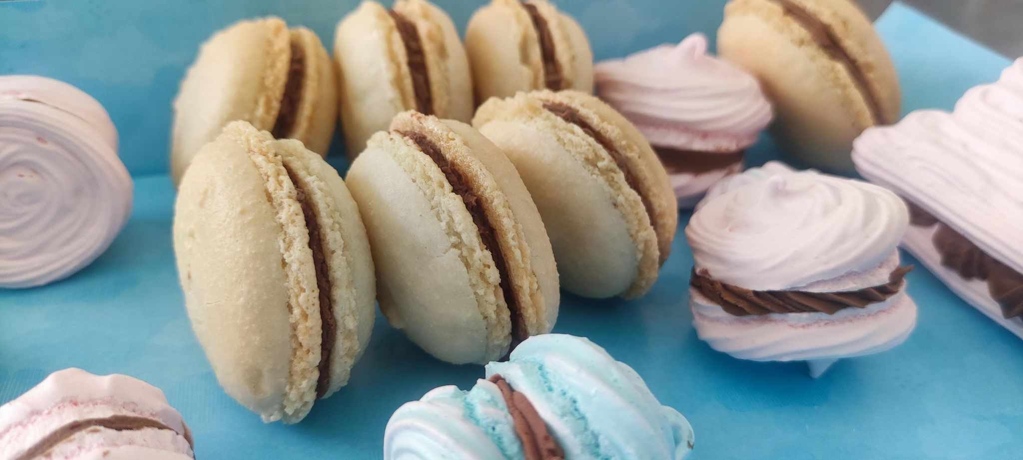 Desert macarons cu ciocolata (reteta nr. 400)