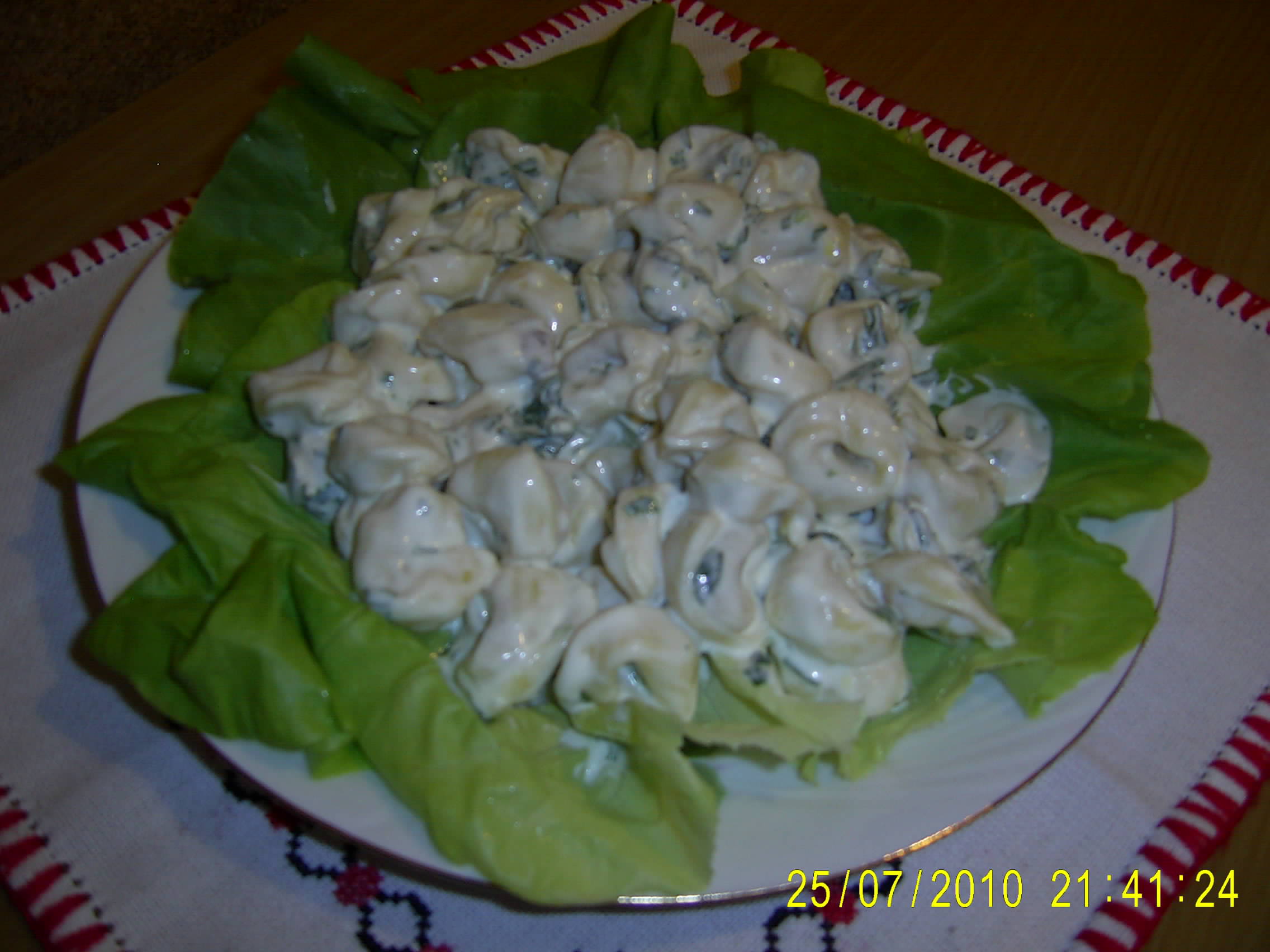 Salata de tortellini si sos de iaurt