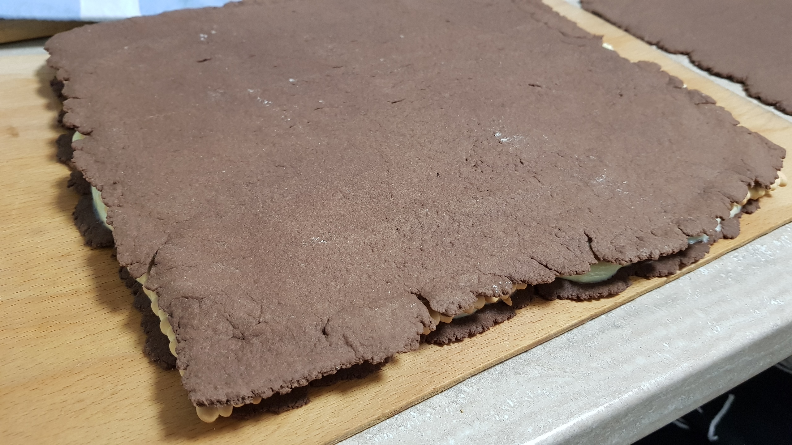 Desert prajitura cu foi de cacao si biscuiti