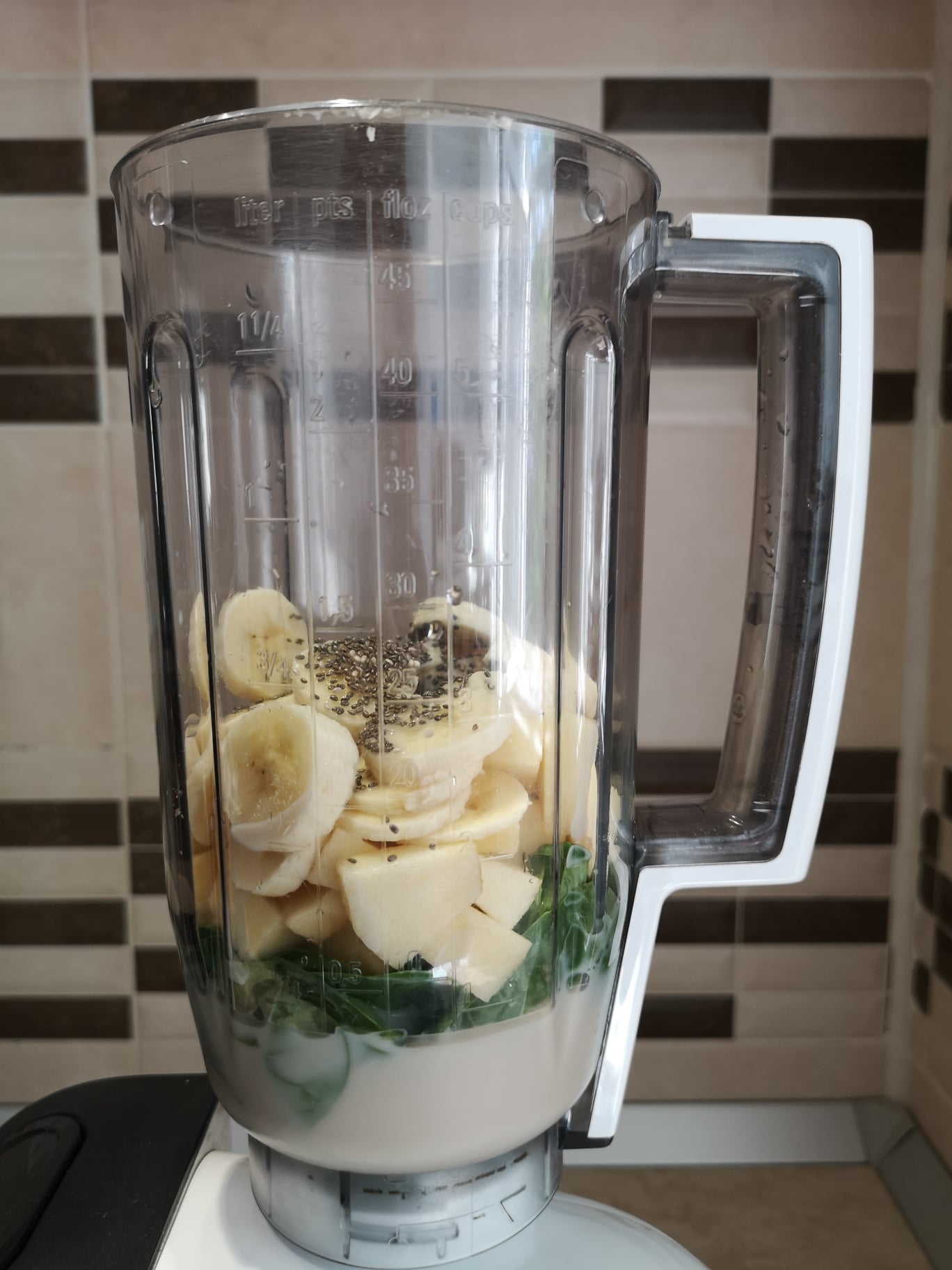 Smoothie cu mar, spanac si banana