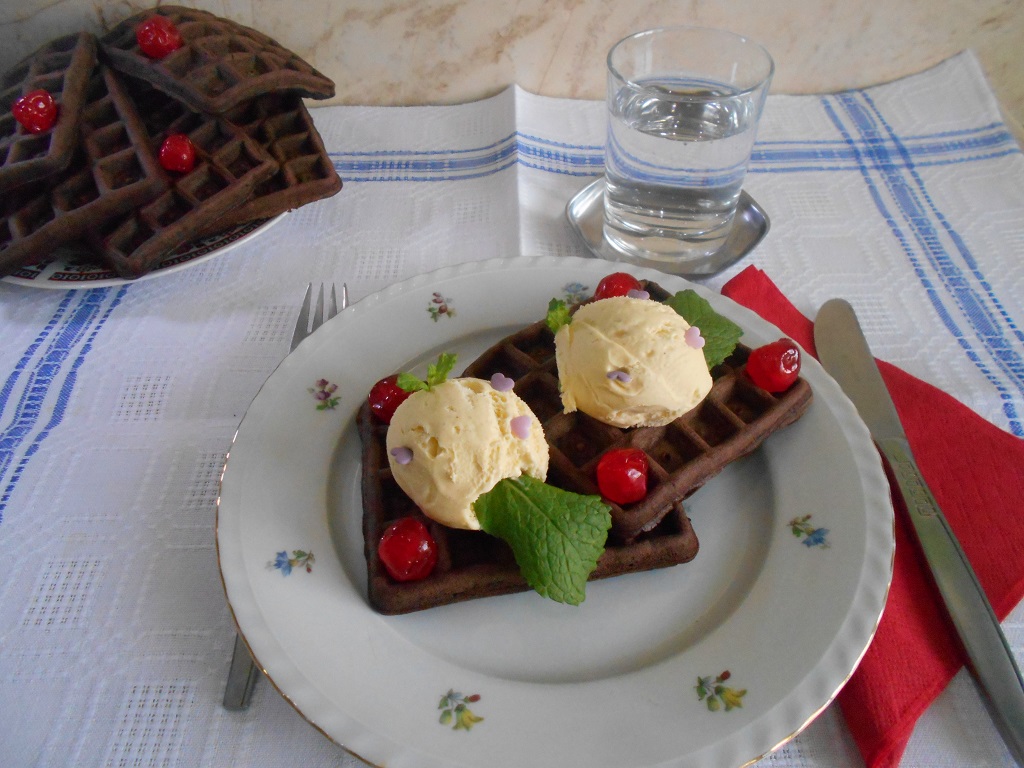 Desert gofre cu ciocolata si inghetata de vanilie