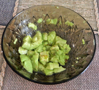 Salata de avocado si castraveti