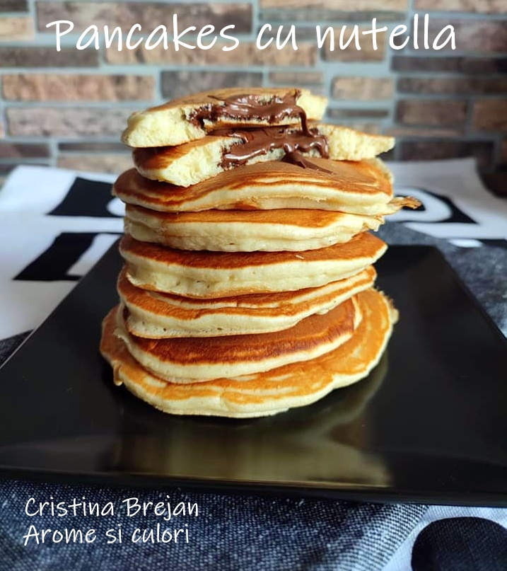 Desert pancakes umplute cu nutella