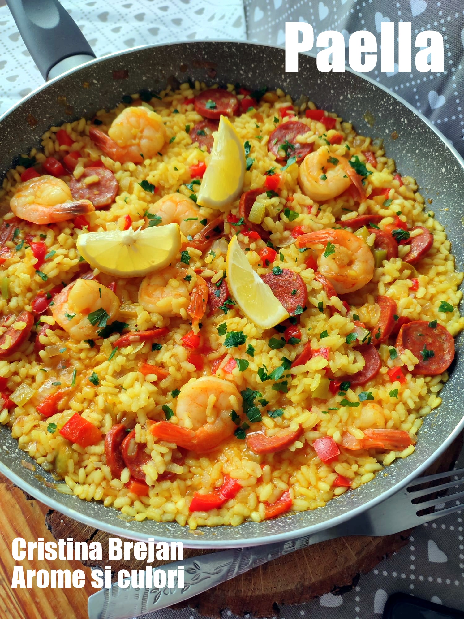 Paella cu creveti si chorizo