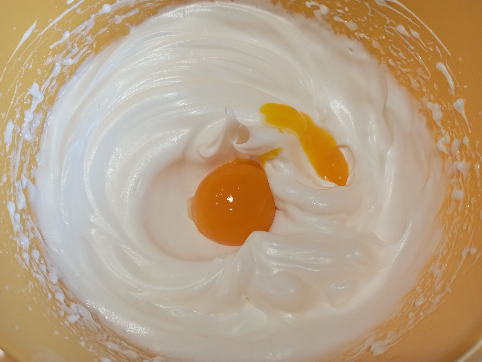 Reteta de prajitura cu mere, nuci caramelizate si mascarpone