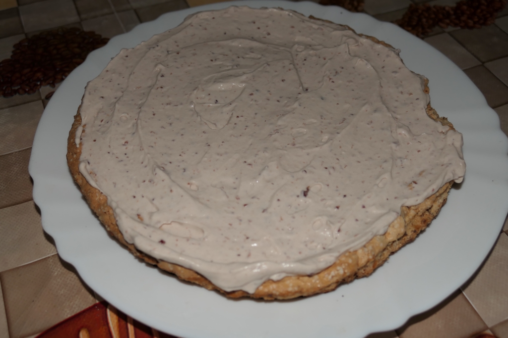 Tort cu crema de capsuni - un desert savuros si aromat