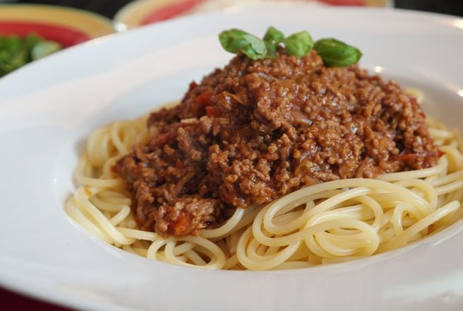 Spaghete bolognese reteta traditionala de paste din Italia