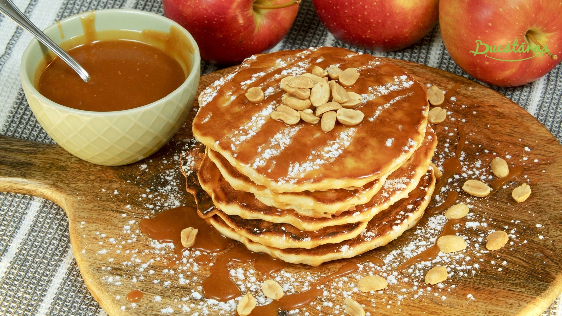 Pancakes cu mere - Rețeta rapidă și delicioasă