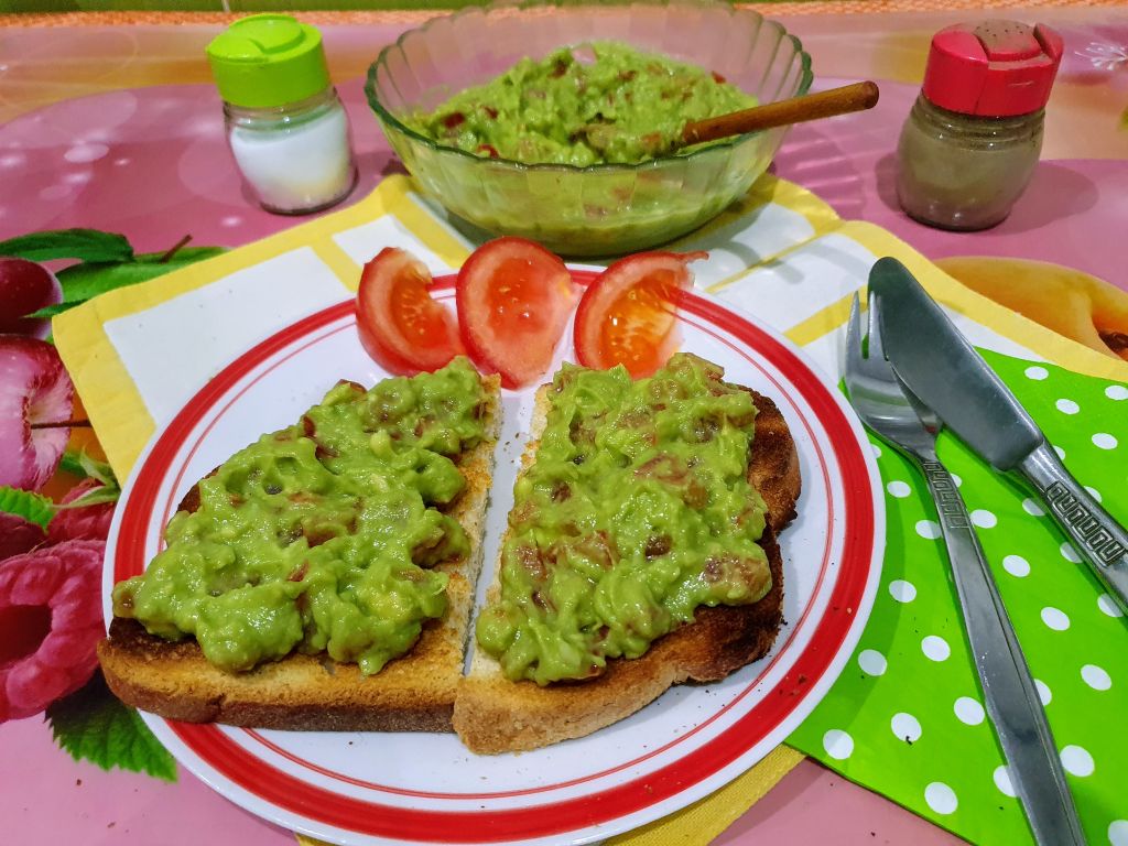 Guacamole - Pate de avocado, delicios si foarte racoritor