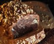 Chec cu ciocolată și alune - Deliciu pufos cu glazură crocantă-2