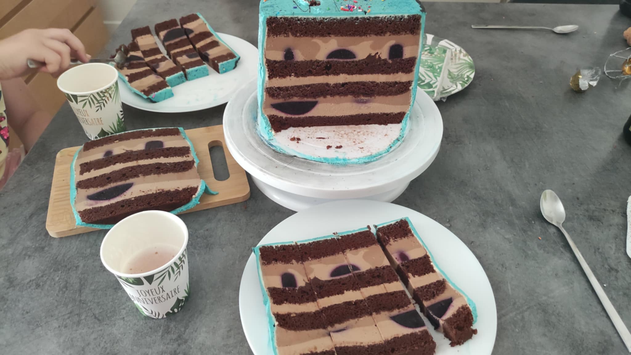 Tort cu bailey's, cafea si jeleu de afine